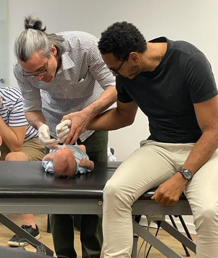 Dr. Caio Guim — Especialização e aprimoramento clínico contínuo